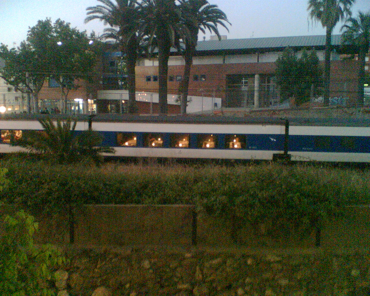 Talgo parado en Sant Feliu de Llobregat