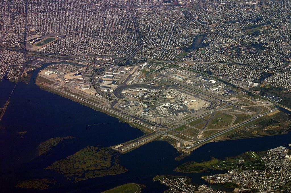 Aeropuerto Internacional JFK, New York (sobre terreno marítimo)