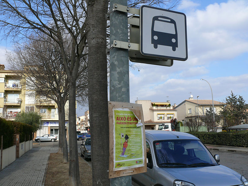 &quot;Parada&quot; de bus actual de Salt al carrer Rafael Masó