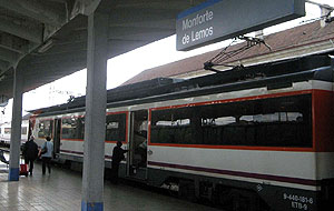 Un tren regional en la estación de Monforte de Lemos, única beneficiaria de los nuevos servicios