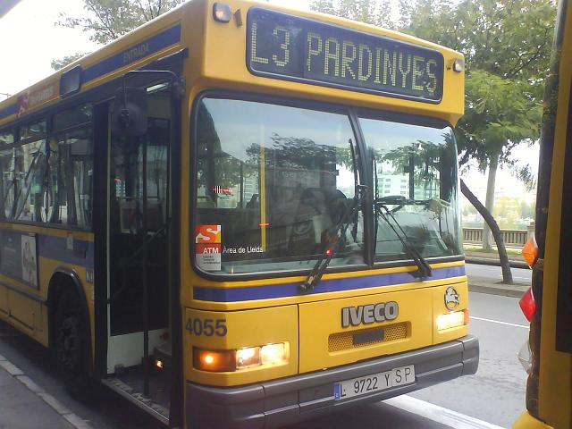 L3 PARDINYES amb el 4055 a Estació Autobusos 1B fent el canvi de bus