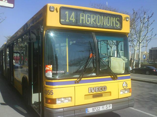 L14 AGRONOMS amb el 4055 a Estació Autobusos 1