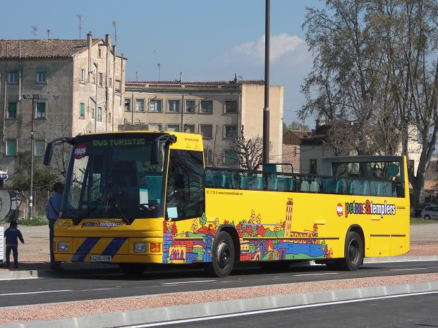 BUS TURISTIC fotografiat pel davant