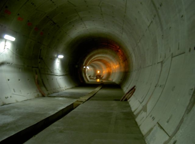 Tunel entre  l' estació Intermodal i Plaça Catalunya,