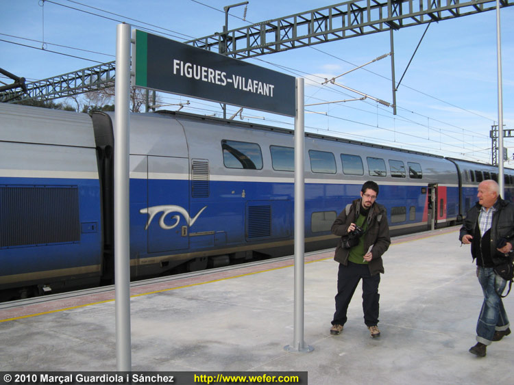 Rètol de Figueres-Vilafant i TGV, amb la presència estelar de l'Aim