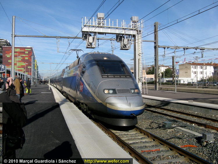 primer TGV en sentit Figueres-Vilafant sortint de Perpinyà