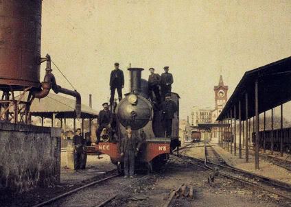 L'estació de tren de Magòria. Colecció particular. L'edifici fou dissenyat per l'arquitecte Josep Domènech i Estapà. Avui es un Centre Cultural, desprès d'estar uns quants anys abandonada.