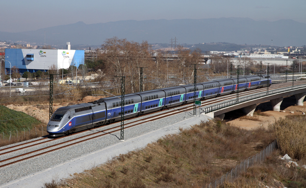 El TGV 736 prop de Mollet_ 14febrer2013_PhotoJosepMiquel.jpg