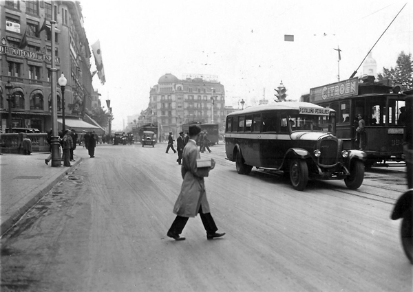 1930-RondaUniversitat-PlCatalunya.jpg