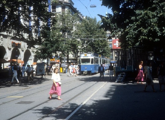 zuerich-vbz-tram-13-be-690797.jpg