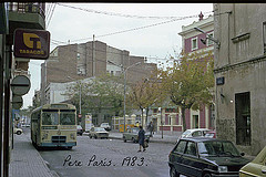 En aquesta foto meva de novembre de 1983 es veu el cotxe 79 de TUSA a l'estació RENFE de Badalona amb l'indicador de línia B26. A la finestreta inferior lateral porta l'indicador de la V12. Quan l'autobús arribava a Can Ruti, final de la B26, en lloc de baixar de nou a Badalona seguia fins a Montcada.