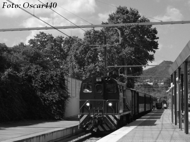 Arribada del &quot;Montserrat Classic Express&quot; a l´estació de Sant Boi de Llobregat. Foto: Oscar440. Prohibida la reproducció de la foto sense el permís previ de l´autor.