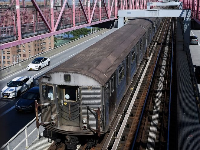 R-32 al Williamsburg bridge 2020