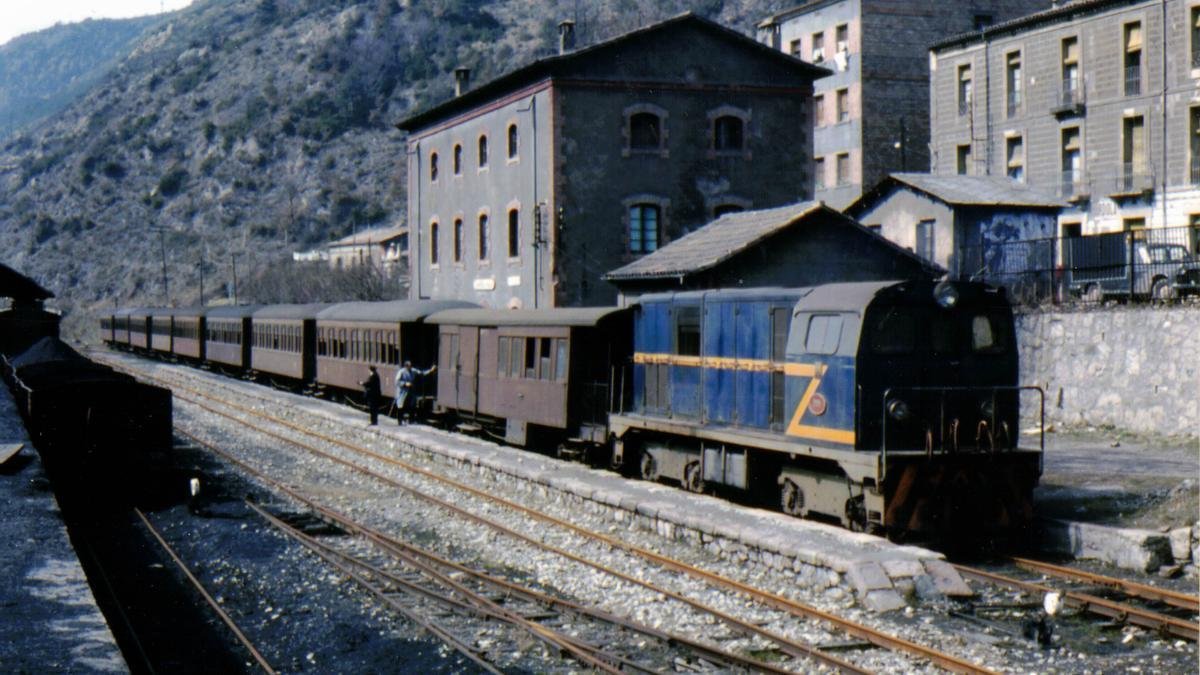 El darrer tren, a l'estació de Guardiola